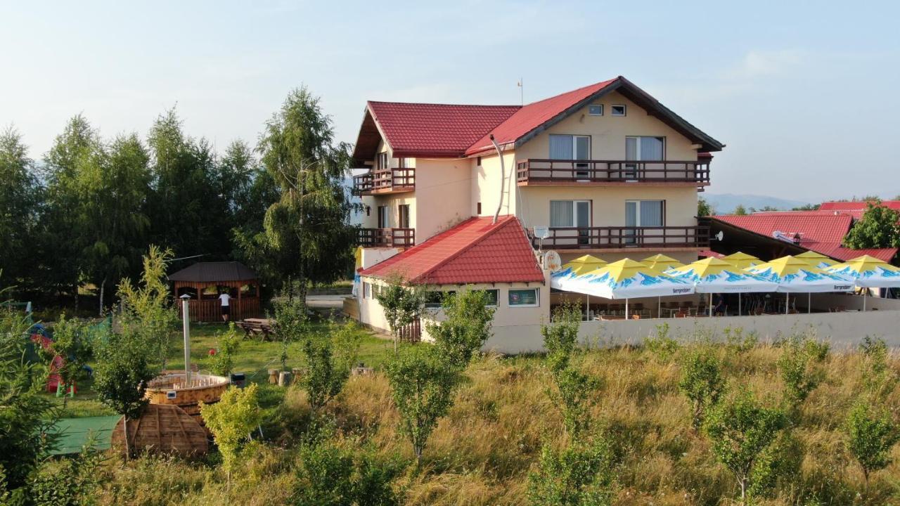 Pensiune Runcu Stone Exterior photo